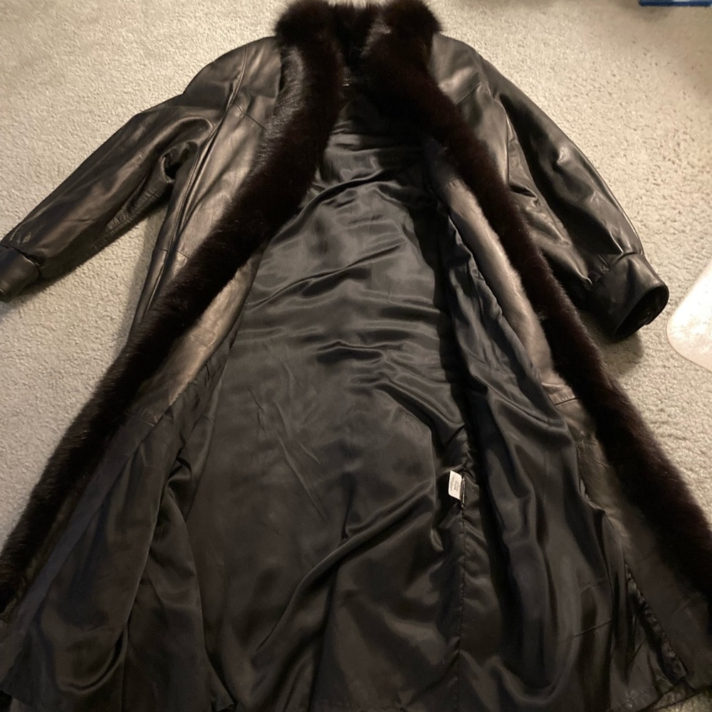 Woman’s genuine leather with fur coat - Picture 2 of 6